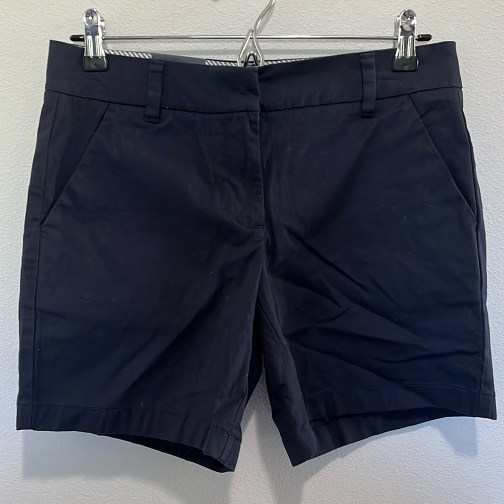 NWT Tommy Hilfiger Women's 7” flat front walking shorts size 2